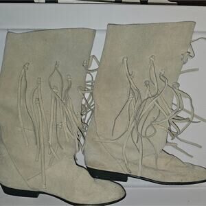 Cream Heeled Boots with Decorative Stitching